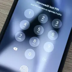 Ekran blokady telefonu Samsung z klawiaturą PIN. Dowiedz się, jak włączyć zdalne odblokowanie telefonu Samsung.