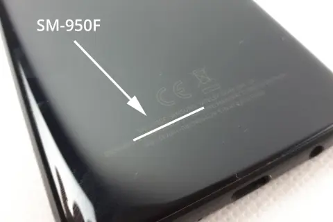 SM-G950F to model telefonu. Sprawdź oznaczenie na obudowie, by dowiedzieć się, jak sprawdzić model telefonu.