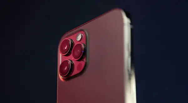 Czysty aparat w telefonie to podstawa dobrych zdjęć. Zobacz, jak wyczyścić aparat w telefonie, by uchwycić każdy szczegół.