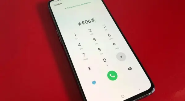 Na ekranie telefonu wpisany kod *#06# pomoże Ci sprawdzić, od kiedy masz telefon, wyświetlając jego numer IMEI.