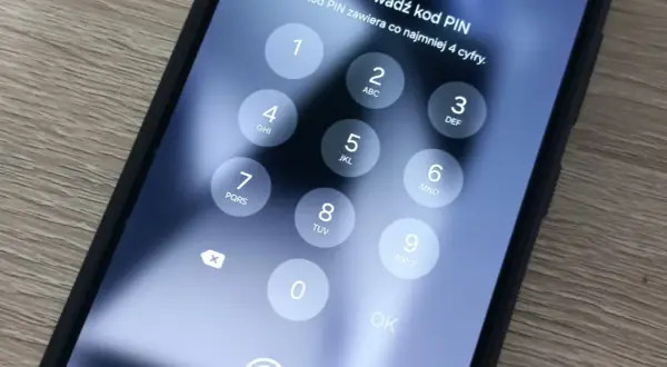 Ekran blokady telefonu Samsung z klawiaturą PIN. Dowiedz się, jak włączyć zdalne odblokowanie telefonu Samsung.