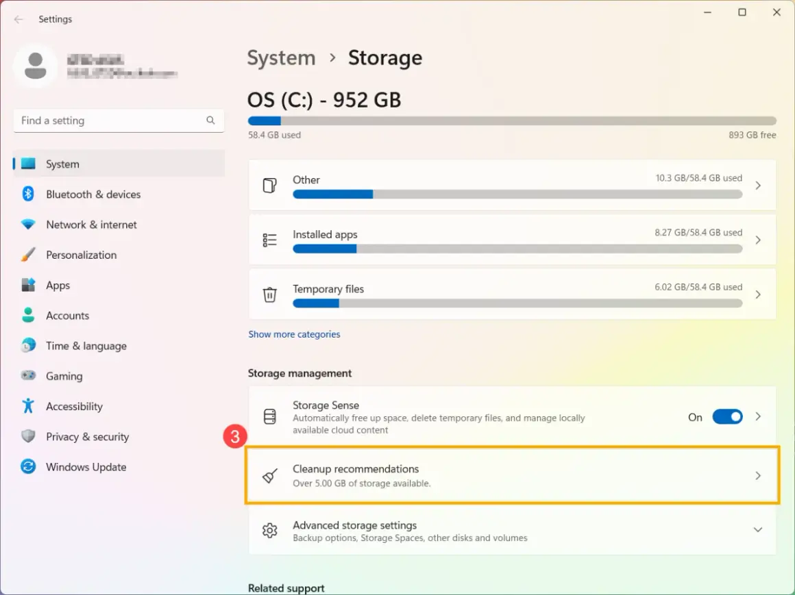Jak wyczyścić dysk w laptopie? W sekcji "Zarządzanie dyskiem" kliknij "Rekomendacje dotyczące czyszczenia", aby zwolnić ponad 5 GB miejsca.