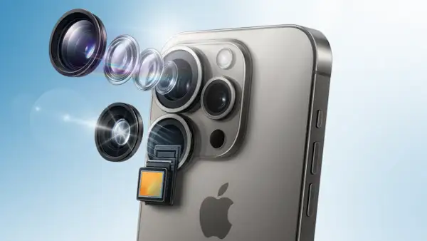 Rozłożony moduł aparatu iPhone'a, pokazujący, jak włączyć kamerę w telefonie, by uchwycić każdy szczegół.