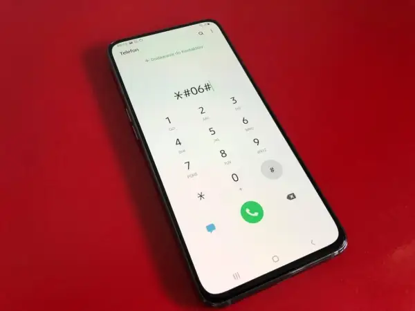 Na ekranie telefonu wpisany kod *#06# pomoże Ci sprawdzić, od kiedy masz telefon, wyświetlając jego numer IMEI.