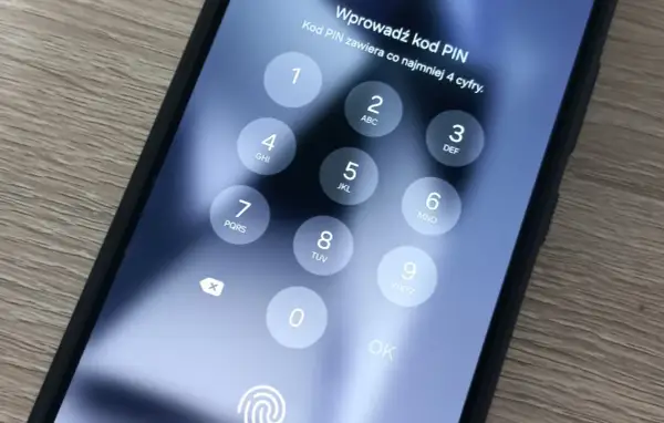 Ekran blokady telefonu Samsung z klawiaturą PIN. Dowiedz się, jak włączyć zdalne odblokowanie telefonu Samsung.